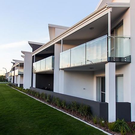 Reflections By Rockingham Apartments Exteriör bild