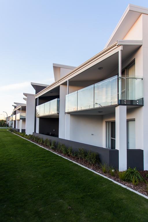 Reflections By Rockingham Apartments Exteriör bild